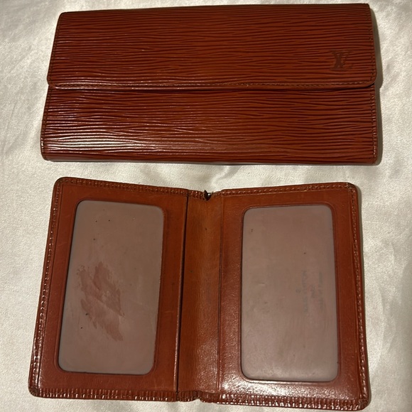 ✨💎 *Rare* ✨💎 Louis Vuitton Cognac Brown Epi Leather Wallet Bundle! *3 Wallets! - Picture 13 of 16